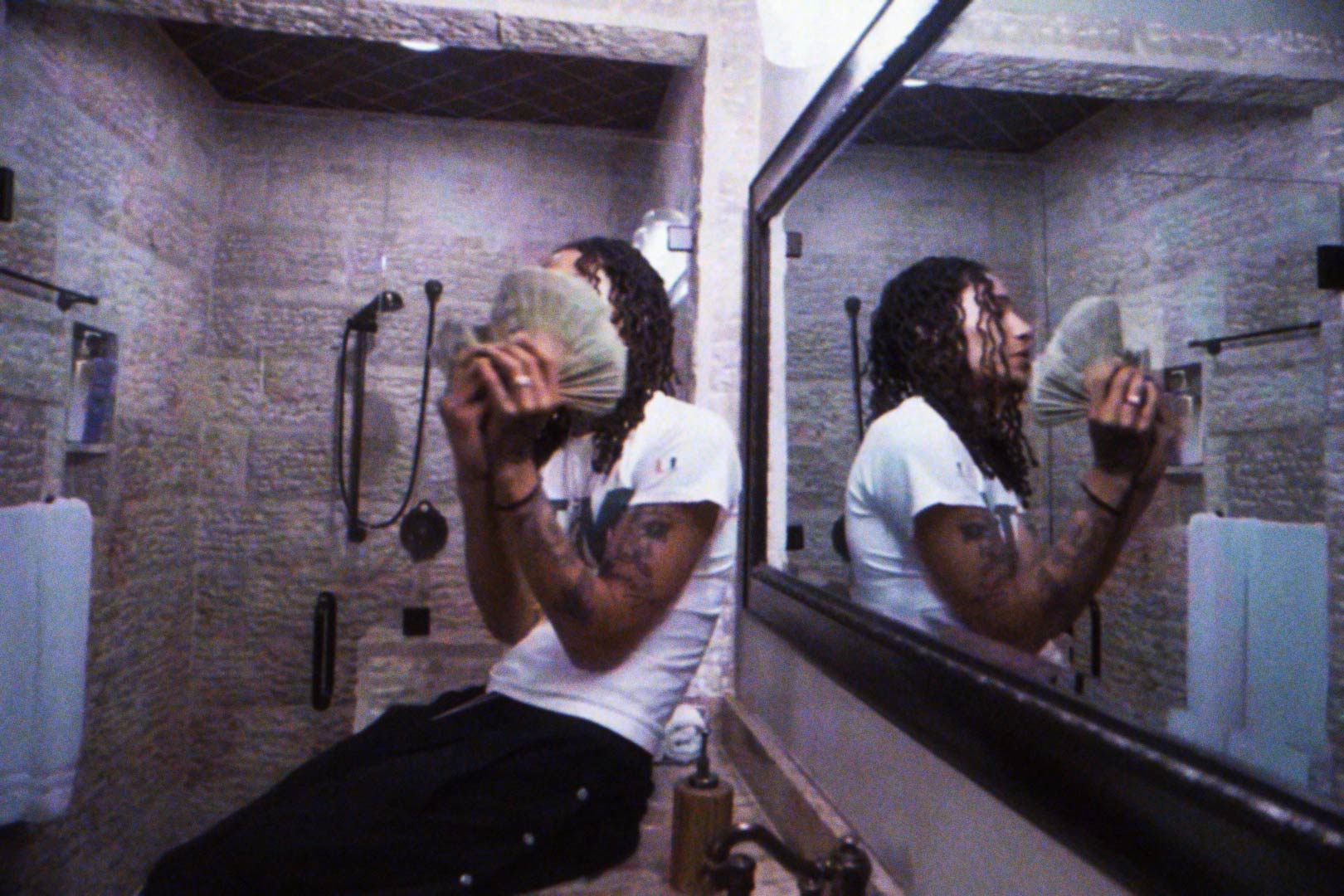 Color Graded Still Frame, digitales Artwork mit Farbkorrektur
